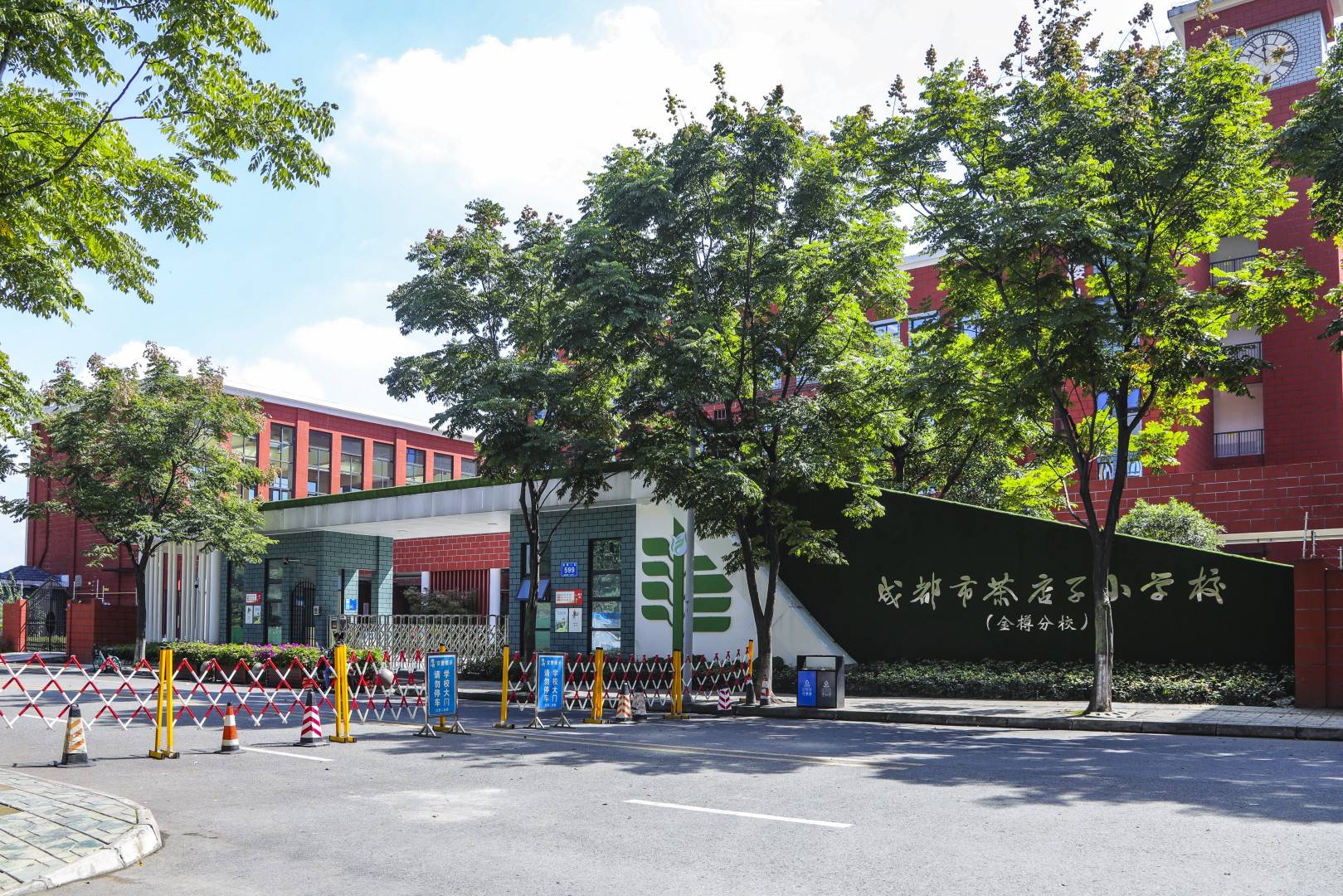 省第五人民医院金牛院区(四川大学华西医院老年医学中心)醇熟繁华商圈