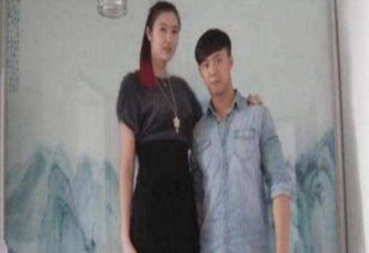 8米老公,回家总撞门框,婆婆:拆门换大的_梁天云_张佳迪_训练