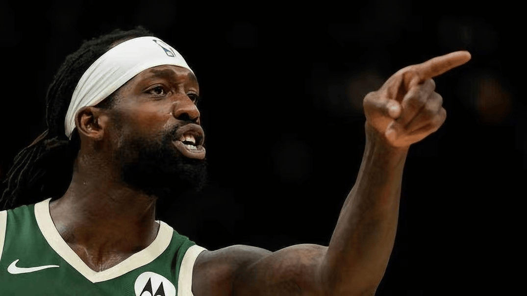 另外,他的动作也非常的脏,肘击德安德烈·艾顿面部,撞断德文·布克