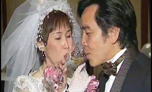 姜大卫:娶演员李琳琳,婚后连生三子,一家五口其乐融融