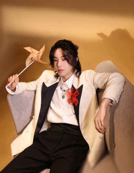 华晨宇免费卫生巾风波再续评论区一片好评闹大