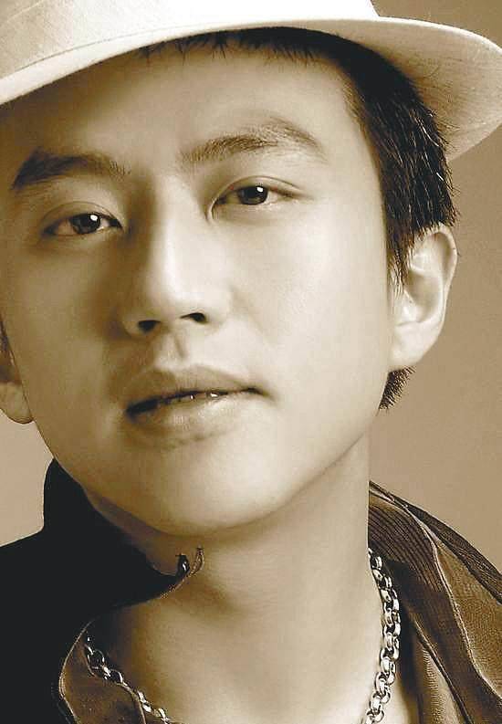 出身重组家庭,儿时反叛,却创破百亿票房,参加真人秀人气再飙升_邓超