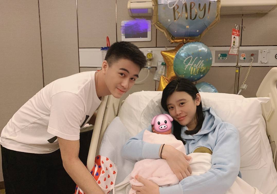 何猷君奚梦瑶当街争吵女方情绪激动全程数落赌王儿子不过如此