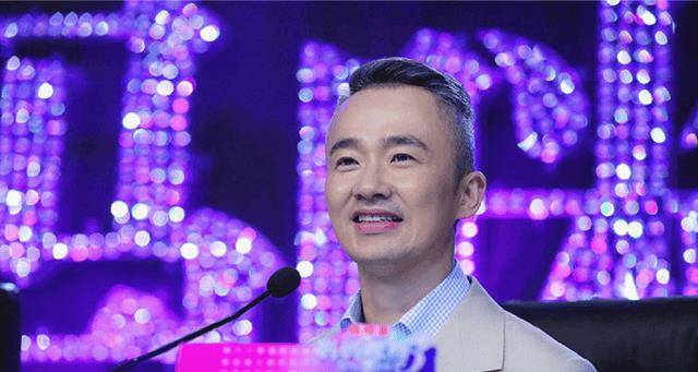 他主持了火遍全网的《中国达人秀》,《舞林大会》,《百里挑一》
