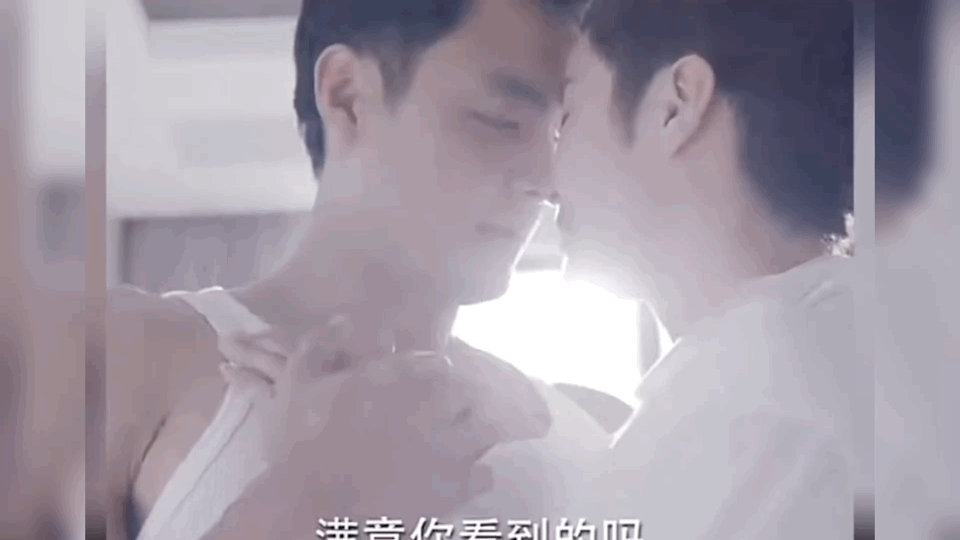 然而,明道并不是她"霍霍"的唯一年轻男演员,之前还有陈柏霖,郑恺和陈