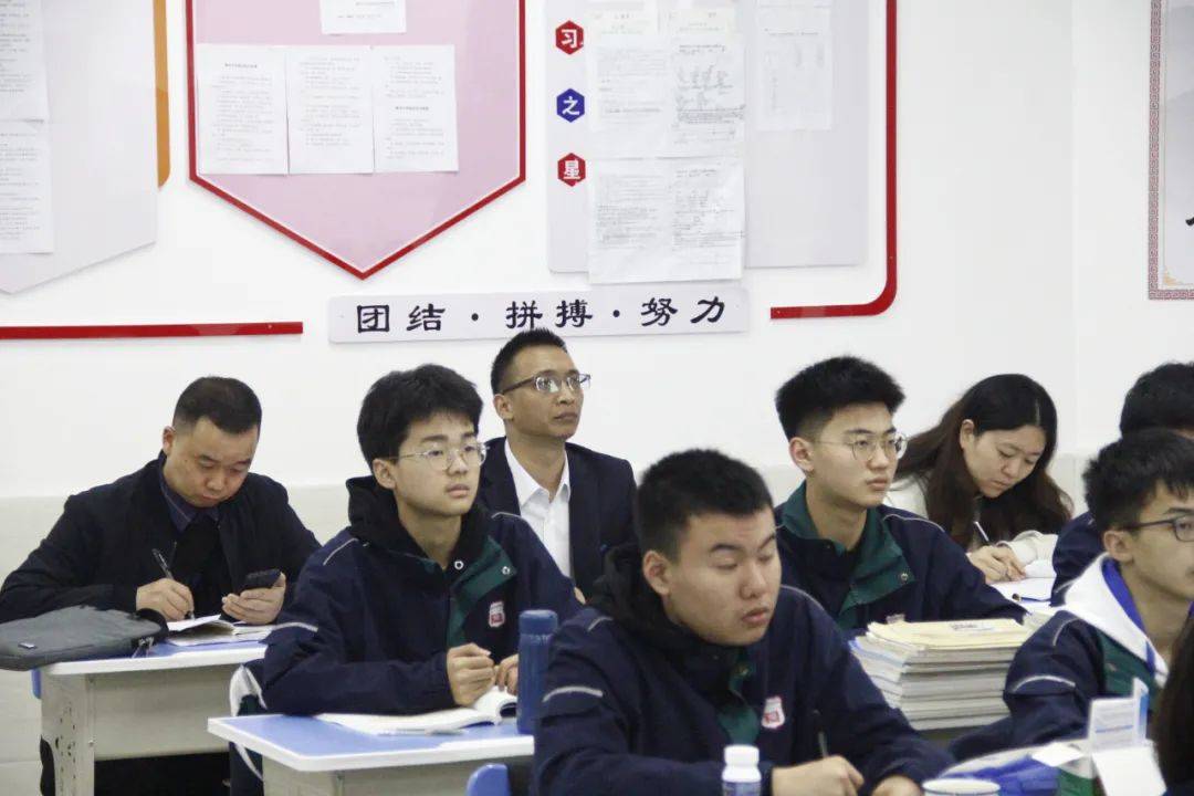 大足区进修校专家团队莅临迪涛学校开展教学深度视导工作