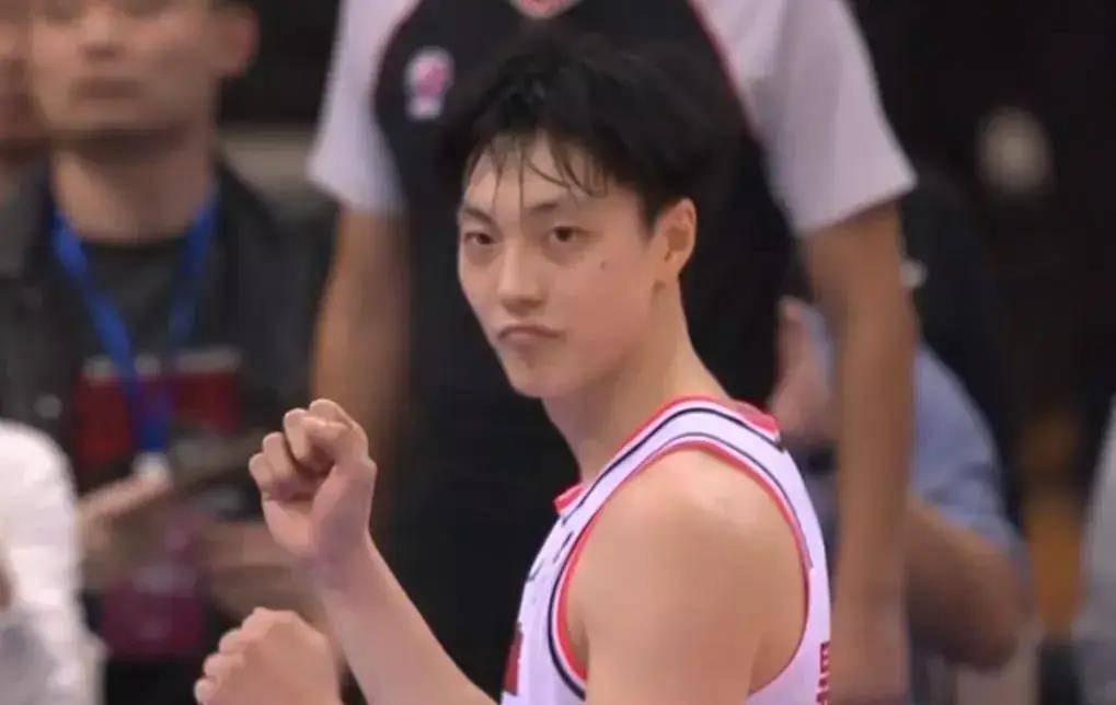 原创cba三热点曾凡博连续3盖帽胡明轩空砍准三双刘天意爆砍26分