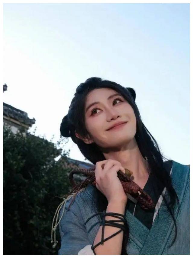 这部剧集结了任嘉伦,邢菲,祝绪丹等实力派演员,讲述了落难王子伍赓历