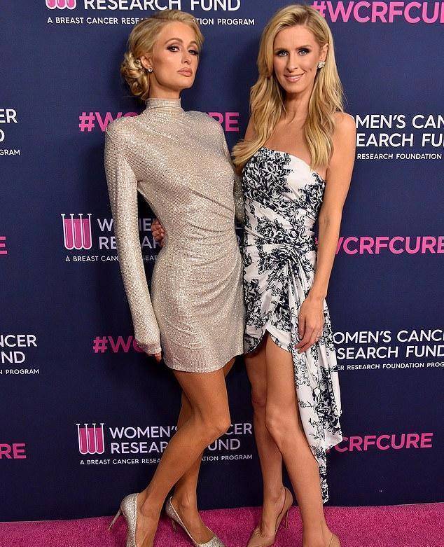 原创网红鼻祖希尔顿大小姐穿性感银色迷你裙蚂蚁腰不输金卡戴珊