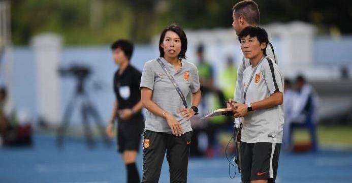 首先是36岁的陈婷婷,以及国外知名教练高仓浅子,国足名将赵俊哲和现任