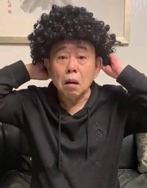 陈奕迅的卷发搭配真厉害显发量多又能藏发际线动作浮夸好抢眼