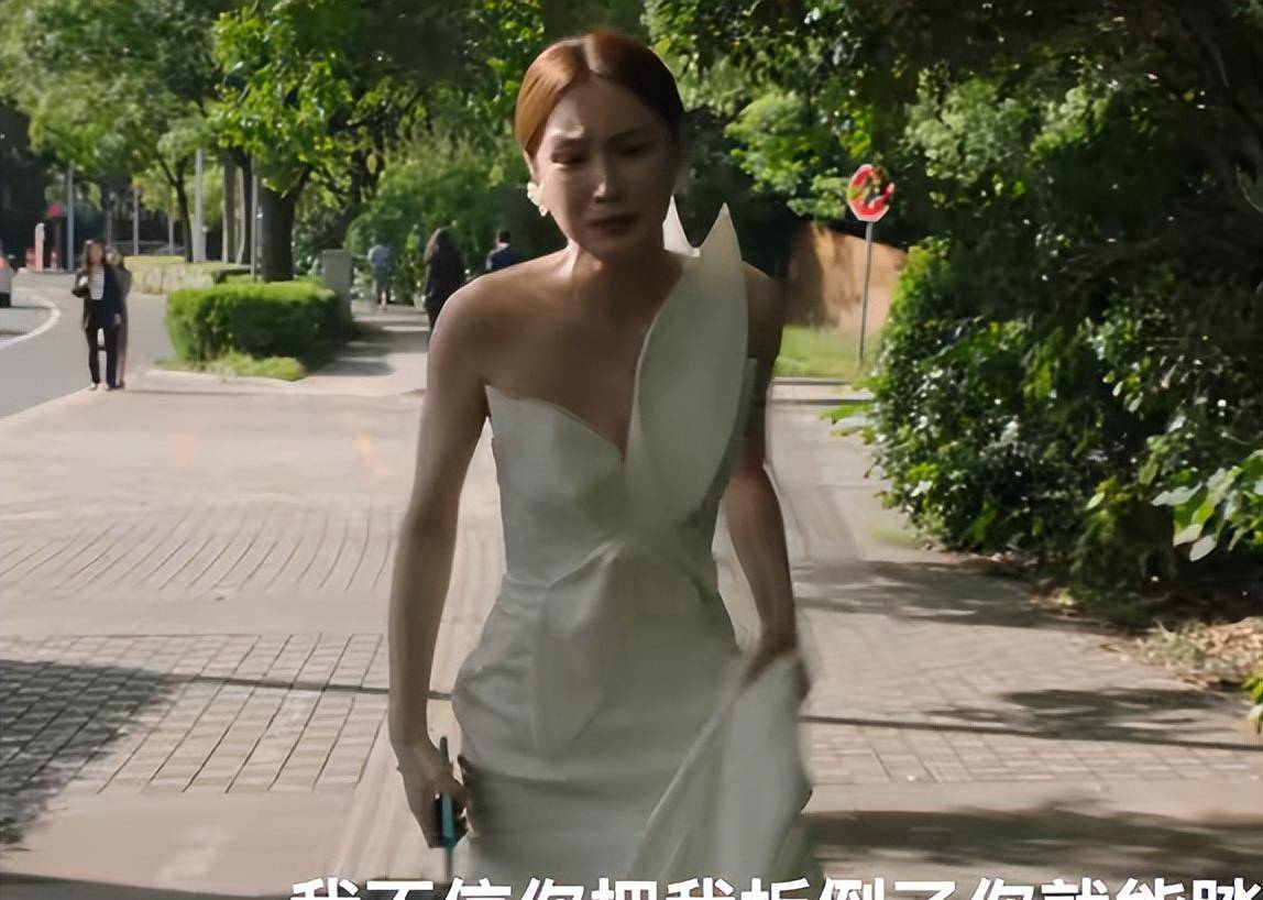 52岁于和伟和小22岁隆妮演情人,吻戏引热议:演父女都不为过_赵辉_周琳