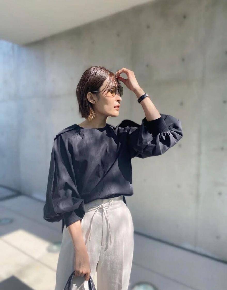 学这位日系博主这样打扮,优雅又知性_女性_西装裤_耳环