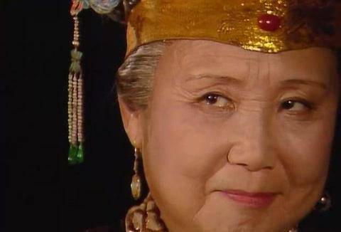 贾母在宴席上批评自由恋爱就是警告林黛玉不要想着嫁给贾宝玉