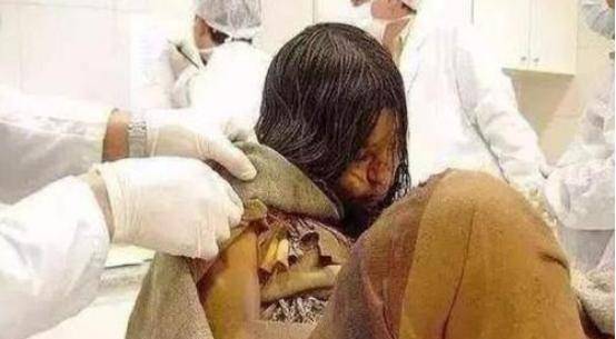 胡安妮塔的死因应该是食用了大量的酒精以及可卡因,导致神经麻痹昏睡