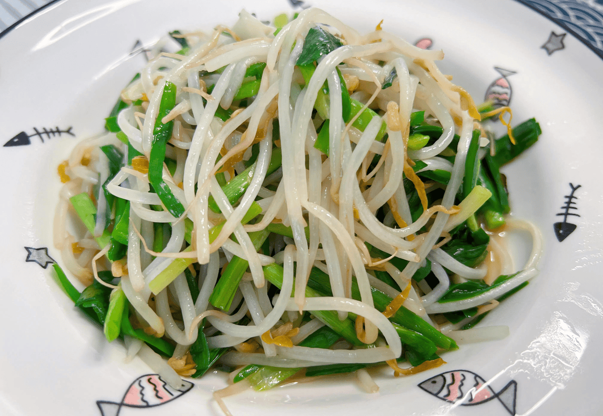 春天多吃这道菜,和韭菜一起搭配炒,鲜香下饭,比放肉还好吃_豆芽_葱花