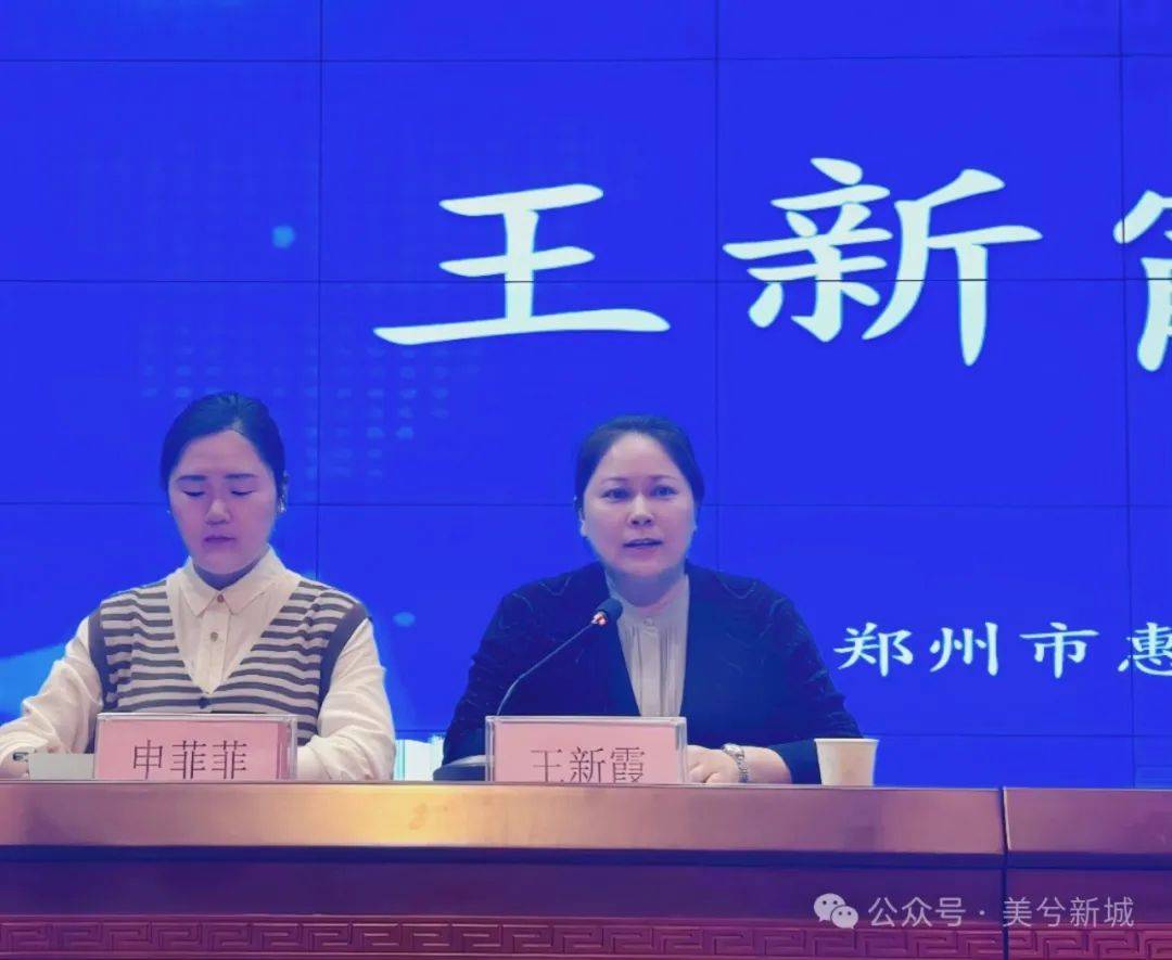 培训伊始,王新霞校长发表了热情洋溢的致辞,她呼吁老师们作为智慧校园