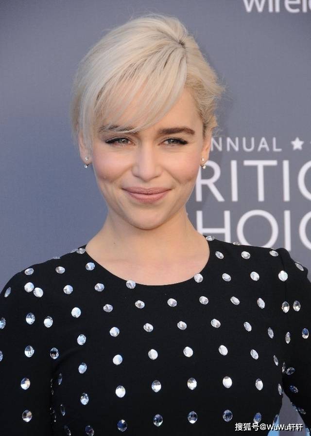 为艺术献身的女神龙妈艾米莉亚克拉克写真赏