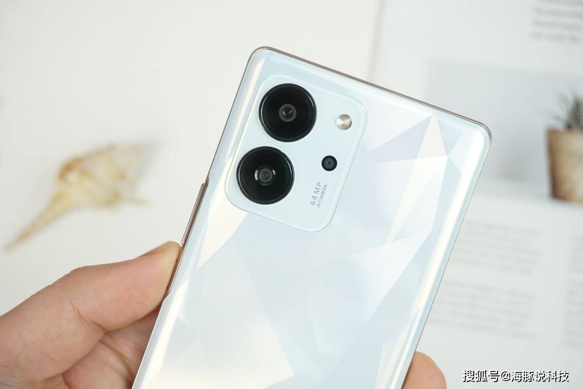 原创荣耀爆发了6400万像素66w闪充12gb256gb大内存只1419元