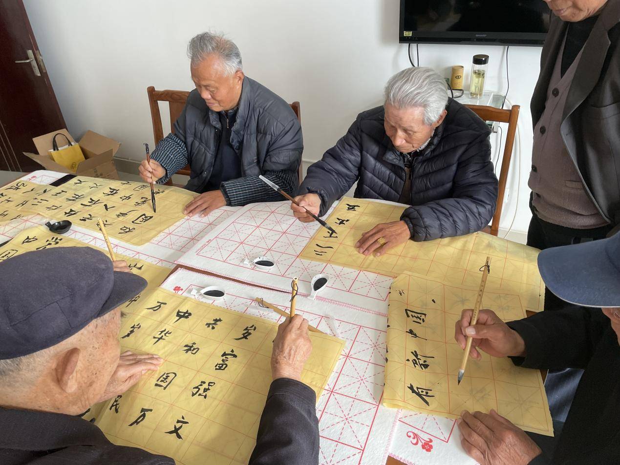 街道寺泾社区 开展老年人"书香飘动 心境静谧"活动_书法_传统_文化