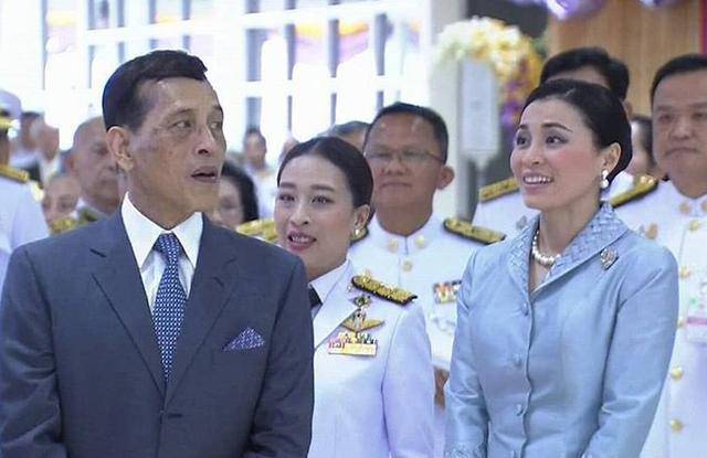 柬埔寨王室盛产俊男美女为什么没有英国和泰国王室受人热捧呢