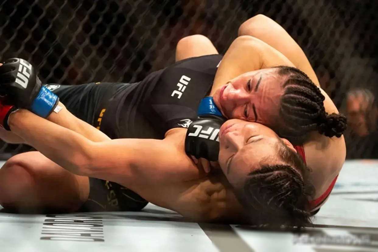 原创张伟丽vs闫晓楠我押张伟丽失利甚至被ko胜负难料