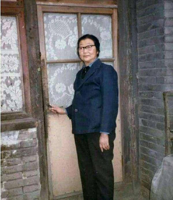 原创溥仪为何拒绝最美格格王敏彤的追求却娶了二婚护士李淑贤为妻