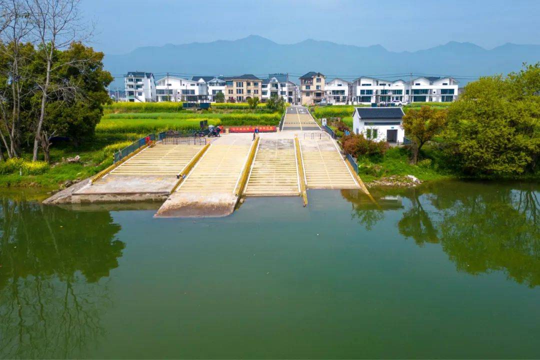 桐洲岛东梓关村隔了条富春江现在有船互通全程用不了5分钟