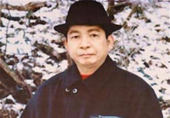 因为对于20出头血气方刚的年轻小伙们来说,黑帮电影里的刀光剑影,快意