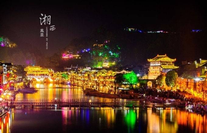 2024年张家界凤凰古城最新旅游跟团游报价张家界五日跟团游人均花销