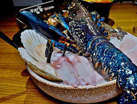 原创最贵的龙虾有多贵这种怪颜色的虾抓到一只就可以换一套房