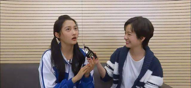 原创同为京圈公主关晓彤跻身一线为何李庚希被喷资源咖