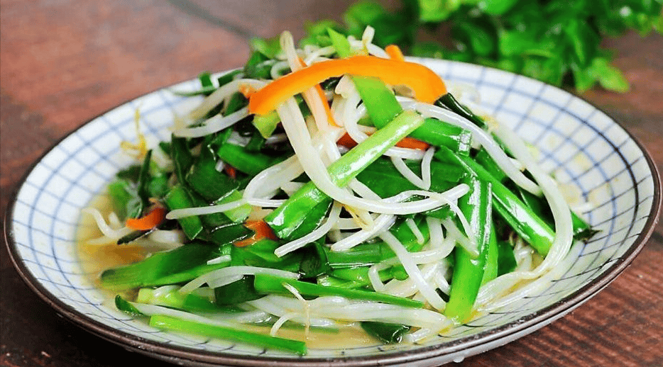 原创春天多吃这道菜和韭菜一起搭配炒鲜香下饭比放肉还好吃