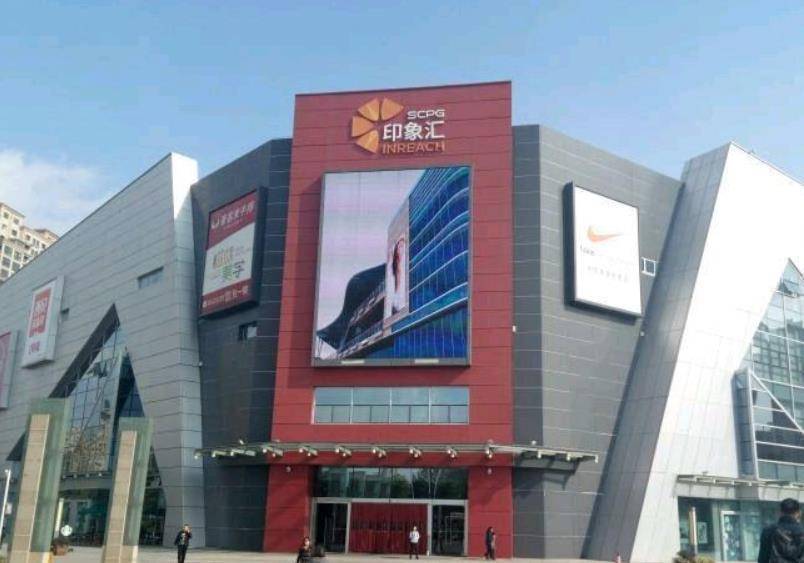 而印象汇原是后来改的名字,它最开始曾叫万达广场