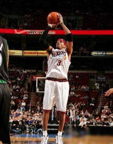 综上所述,尽管身高只有1米83,但艾弗森凭借着出色的臂展,弹跳,手掌