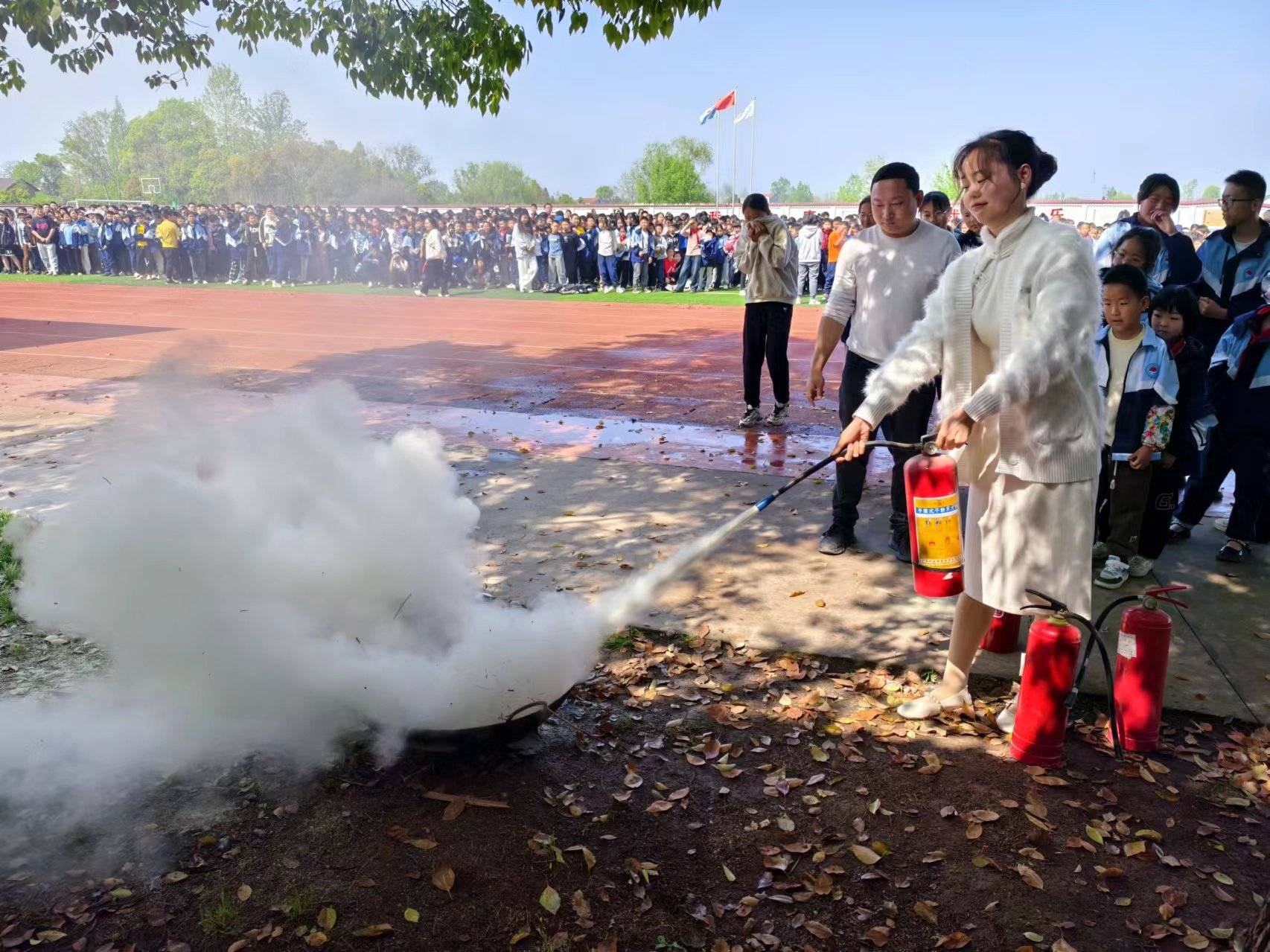 澧县梦溪镇中学开展消防演练筑牢安全防线