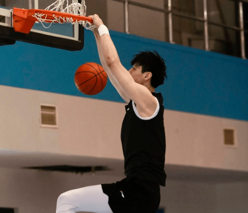 北京备战深圳方硕主控曾凡博2内暴扣朱彦西翟晓川强化三分