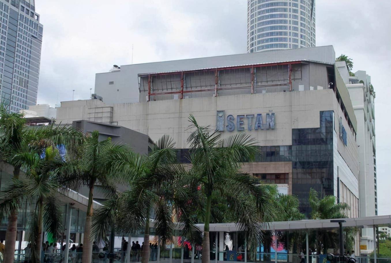 上海闹市区有一个高端商场,占据天时地利,开业7年也将走向倒闭_高岛