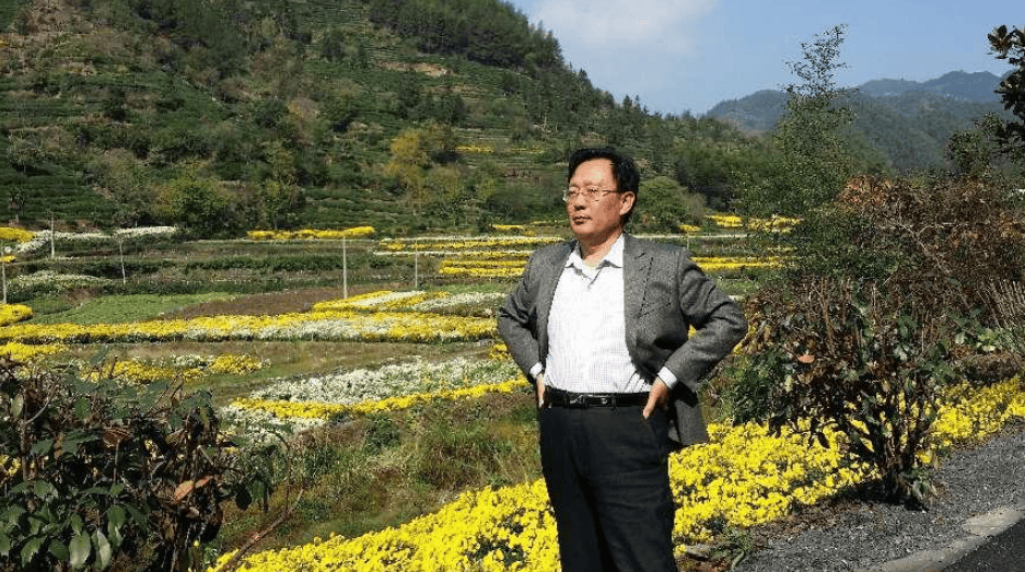 鸢都诗书画院常务副院长,北海诗社常务副社长,第一届潍坊市优秀诗人