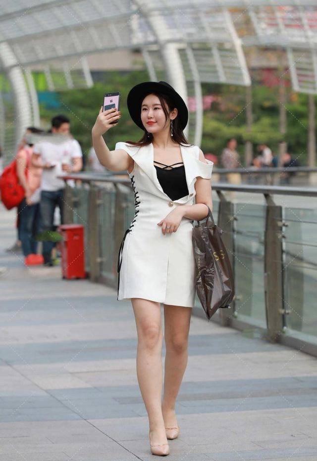 原创吊带背心v领连衣裙让胖女孩穿出苗条身材时尚又调皮