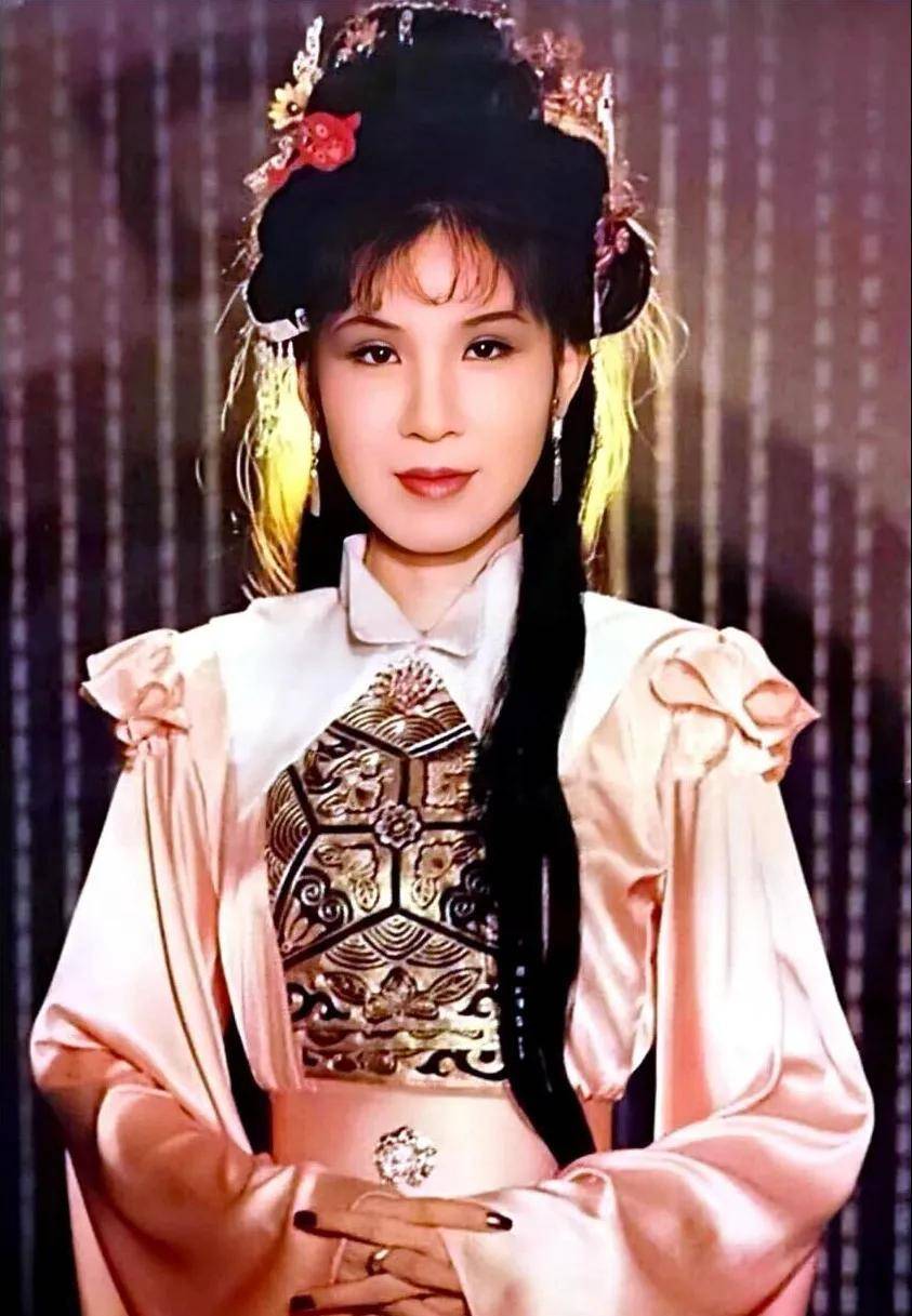 "大妈"砸3000万演女主,却因亲密戏身败名裂,实惨_杨钧钧_西门_焦恩俊