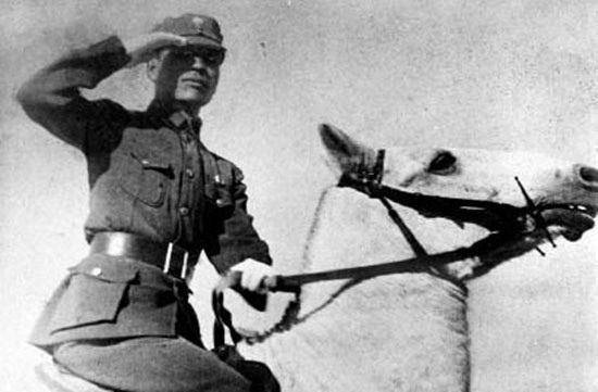 守卫四行仓库的指挥官团附谢晋元和副团长到底有什么区别