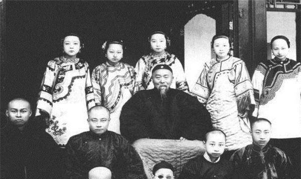 曾娶亲,妹妹也因外貌未嫁,后两人成婚,儿子权倾朝野_李父_李鸿章_因为