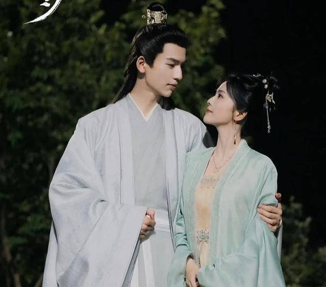又一部因戏生情的演员诞生,比《宁安如梦》男女主更般配,更欢乐_杨幂