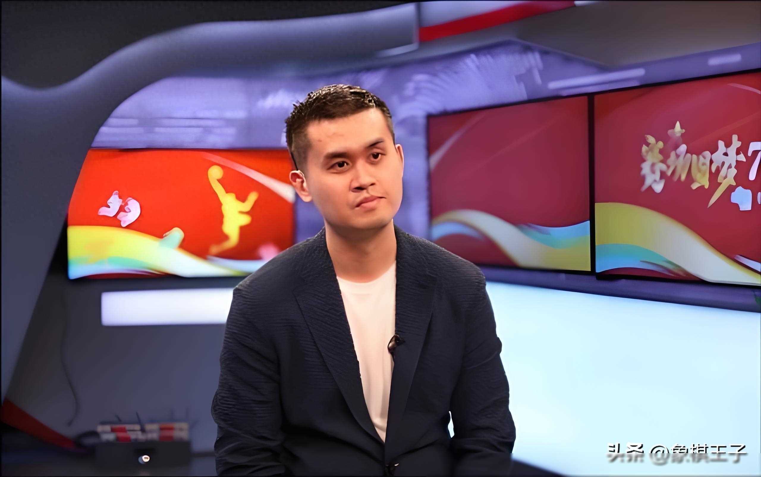 象棋界的两位代表——王天一和胡荣华,接受了人民日报《一方棋盘 代代