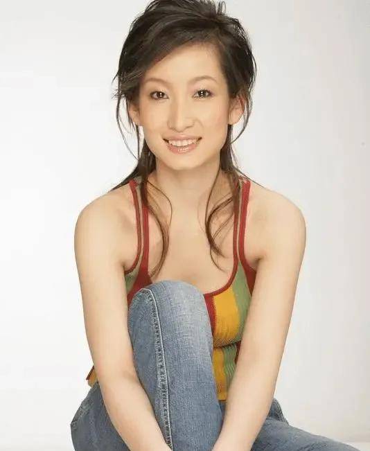 有观众看完电视剧后,称赞"秦海璐的演技绝了","不愧是影后","这范儿太