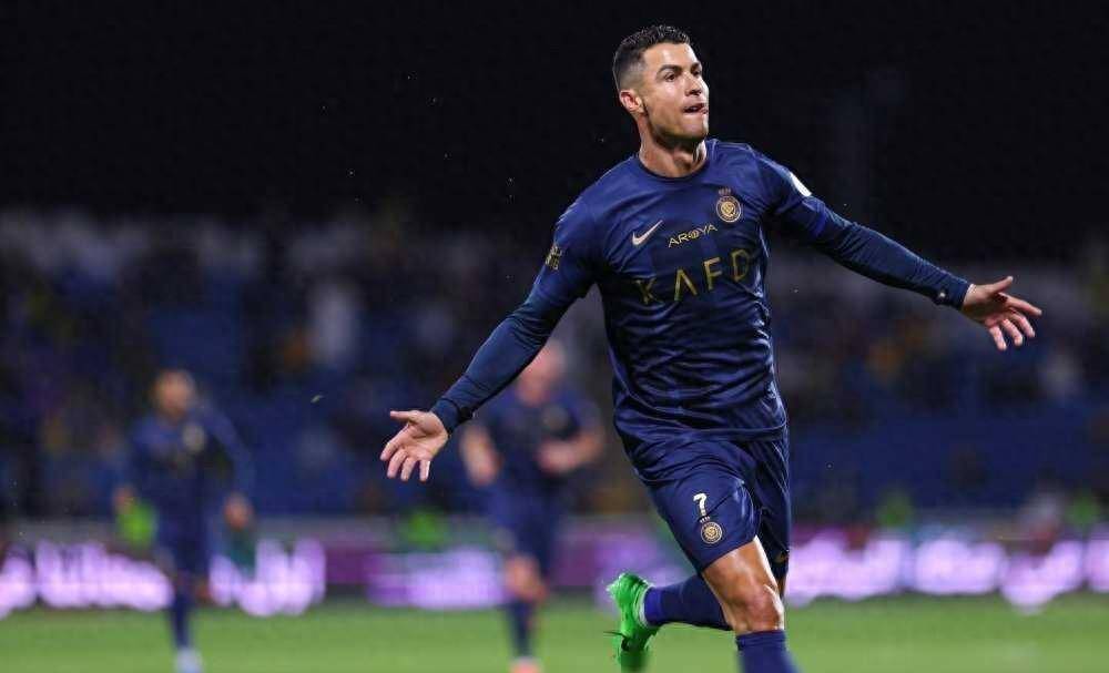 原创c罗狂轰8球独享历史第一连场帽子戏法率队狂胜鱼腩队遭屠戮