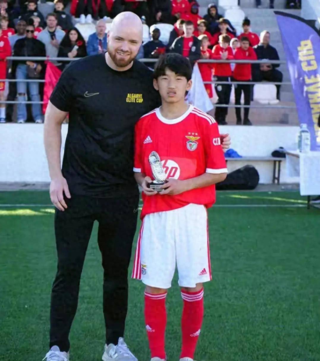 14岁中国小将王磊惊艳欧洲,被赞誉为"全世界最伟大天才!