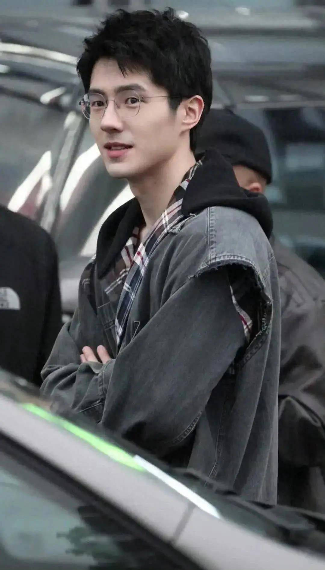 原创刘昊然剃掉胡子颜值回春但眼神却出卖了他