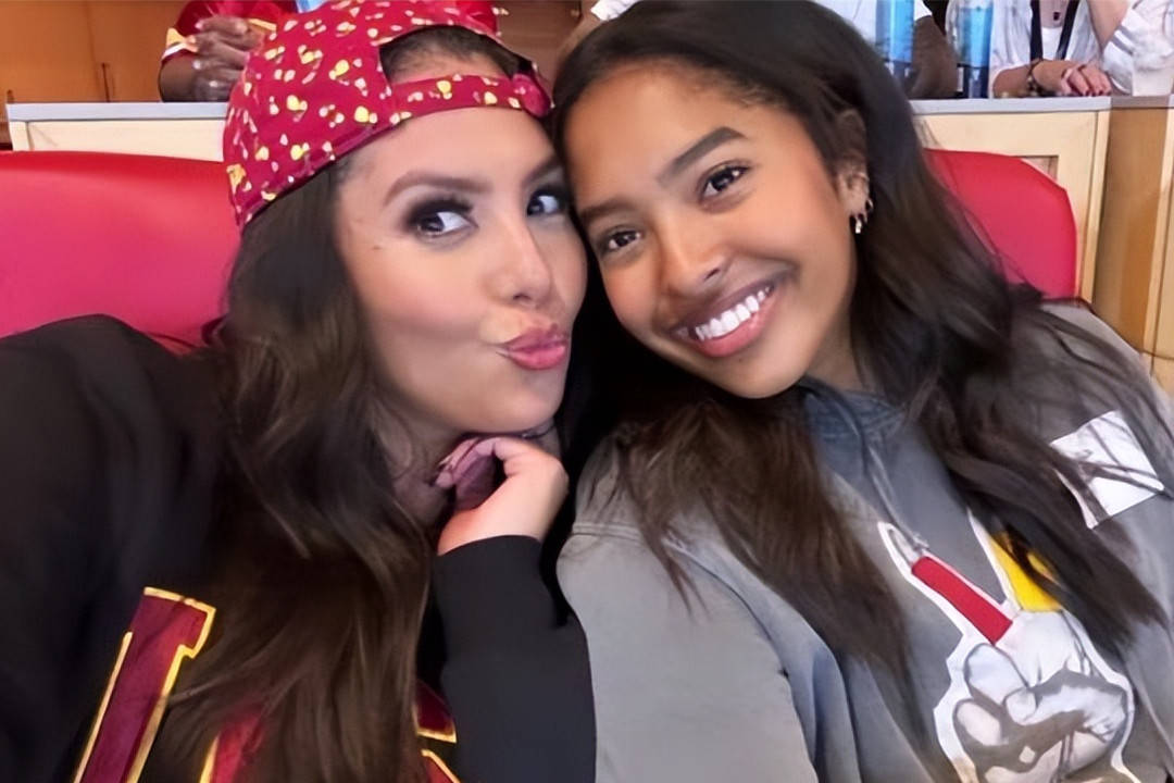 原创科比遗孀瓦妮莎晒近照低调开启中国行41岁身材火辣依旧单身